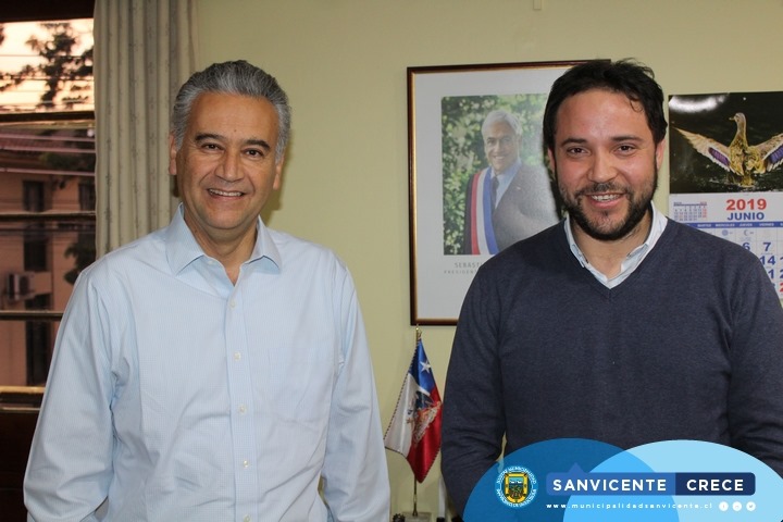 ALCALDE JAIME GONZÁLEZ RECIBE A DIRECTOR REGIONAL DE FOSIS