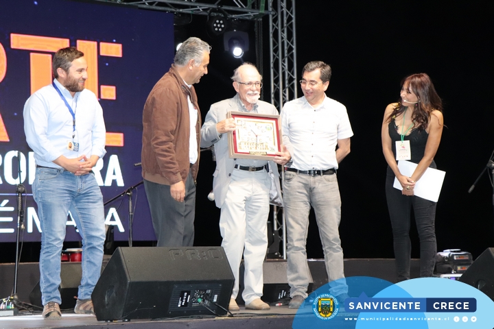 EL ASTRÓNOMO JOSÉ MAZA DESLUMBRÓ A SAN VICENTE CON SU CHARLA “MARTE: LA PRÓXIMA FRONTERA”