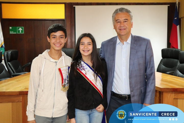 ALCALDE JAIME GONZÁLEZ RECIBE Y FELICITA A LOS VICE CAMPEONES NACIONALES DE CUECA 2019